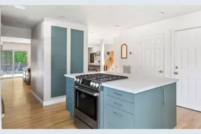 300 Pond View Lane, Smithtown, NY 11787 - Photo 7