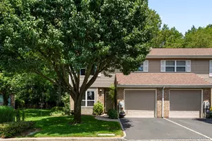 300 Pond View Ln, Smithtown, NY 11787 - Photo 3