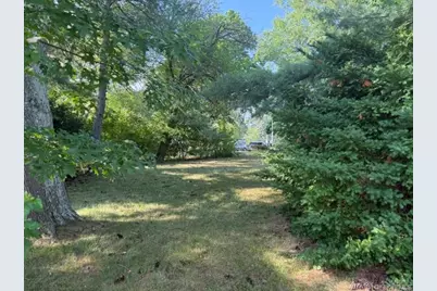 187 Thomas Powell Boulevard, Farmingdale, NY 11735 - Photo 5