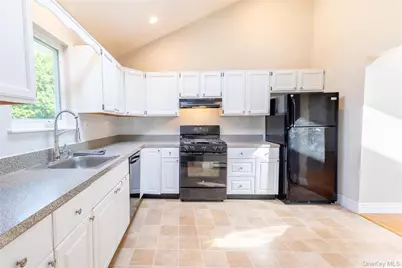 124 Donna Drive, Calverton, NY 11933 - Photo 17