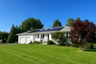 124 Donna Dr, Calverton, NY 11933 - Photo 3