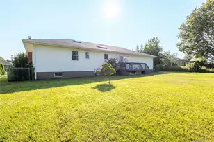 124 Donna Dr, Calverton, NY 11933 - Photo 33