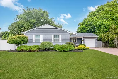 382 Greenbelt Parkway, Holtsville, NY 11742 - Photo 3