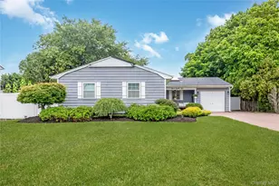 382 Greenbelt Pkwy, Holtsville, NY 11742 - Photo 3