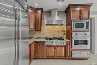 34 Duke Drive, Manhasset Hills, NY 11040 - Photo 13
