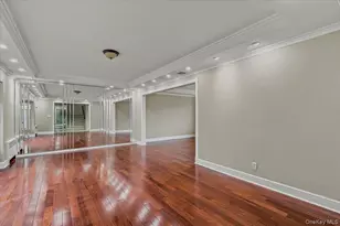 34 Duke Dr, Manhasset Hills, NY 11040 - Photo 5