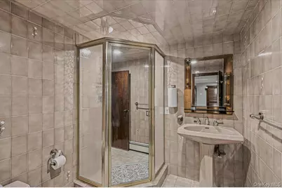 34 Duke Drive, Manhasset Hills, NY 11040 - Photo 21