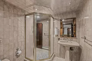 34 Duke Dr, Manhasset Hills, NY 11040 - Photo 21