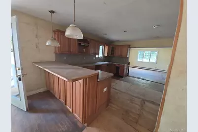 34 Thorburn Avenue, Patchogue, NY 11772 - Photo 5