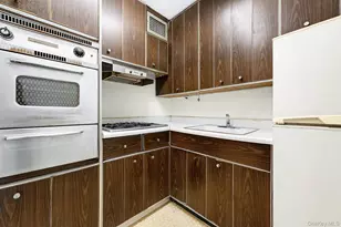 111-20 73rd Ave, Forest Hills, NY 11375 - Photo 9