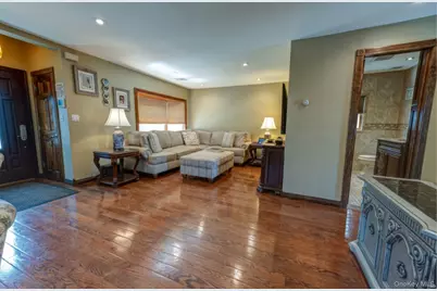718 Farmers Avenue, Bellmore, NY 11710 - Photo 5