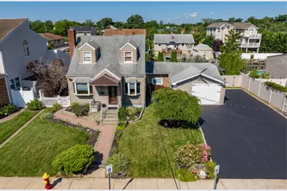 718 Farmers Avenue, Bellmore, NY 11710 - Photo 23