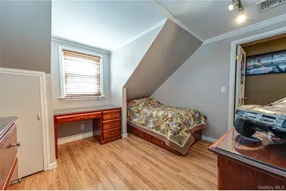 718 Farmers Avenue, Bellmore, NY 11710 - Photo 19