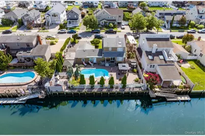 718 Farmers Avenue, Bellmore, NY 11710 - Photo 3