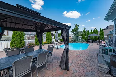 718 Farmers Avenue, Bellmore, NY 11710 - Photo 21