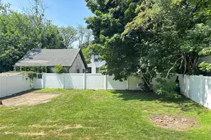 115-04 180th St, Addisleigh Park, NY 11434 - Photo 5