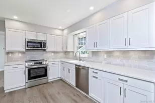 32 Chippendale Dr, Mount Sinai, NY 11766 - Photo 17