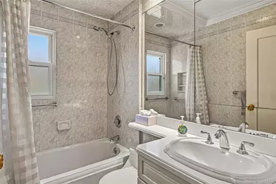 163 Laurel Drive, New Hyde Park, NY 11040 - Photo 11