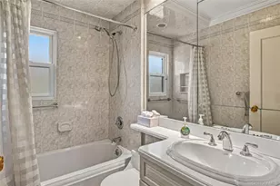 163 Laurel Dr, New Hyde Park, NY 11040 - Photo 11