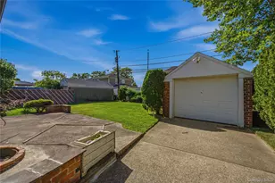 163 Laurel Dr, New Hyde Park, NY 11040 - Photo 21