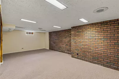 163 Laurel Drive, New Hyde Park, NY 11040 - Photo 19
