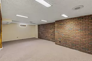 163 Laurel Dr, New Hyde Park, NY 11040 - Photo 19