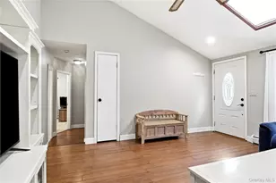 115 Argyle Ave, Selden, NY 11784 - Photo 5