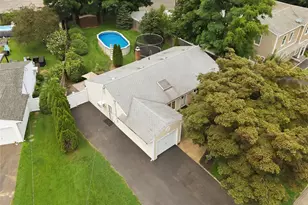 115 Argyle Ave, Selden, NY 11784 - Photo 31