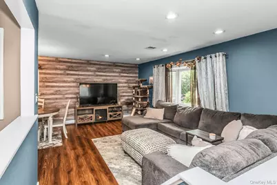 102 Willett Avenue, Sayville, NY 11782 - Photo 3