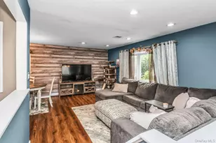 102 Willett Ave, Sayville, NY 11782 - Photo 3