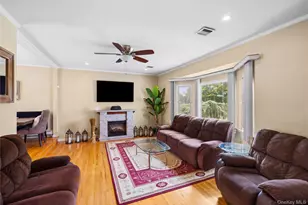 9 Florgate Rd, Farmingdale, NY 11735 - Photo 9