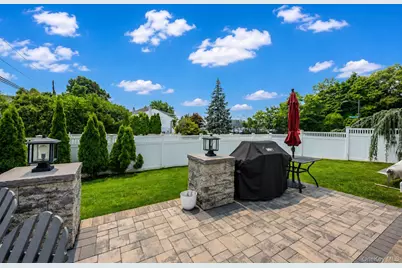 9 Florgate Road, Farmingdale, NY 11735 - Photo 7