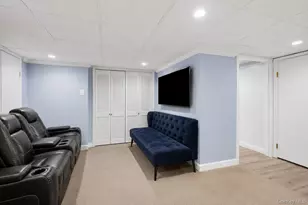 9 Florgate Rd, Farmingdale, NY 11735 - Photo 25