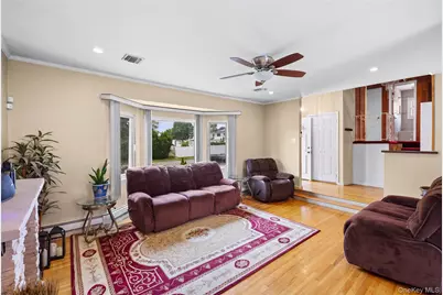 9 Florgate Road, Farmingdale, NY 11735 - Photo 9
