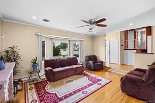 9 Florgate Rd, Farmingdale, NY 11735 - Photo 9