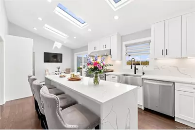 336 Grand Central Avenue, Amityville, NY 11701 - Photo 7