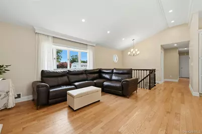 94 Ellensue Drive, Deer Park, NY 11729 - Photo 15