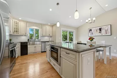 94 Ellensue Drive, Deer Park, NY 11729 - Photo 19