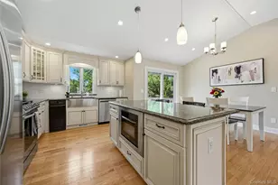 94 Ellensue Dr, Deer Park, NY 11729 - Photo 19