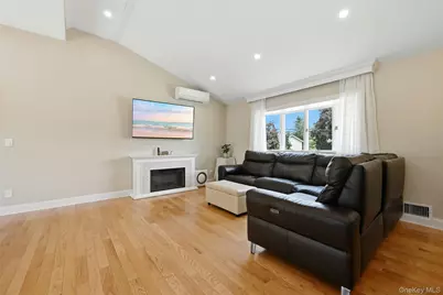 94 Ellensue Drive, Deer Park, NY 11729 - Photo 11