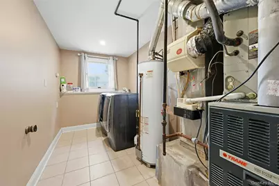 94 Ellensue Drive, Deer Park, NY 11729 - Photo 35