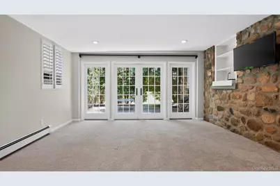 1058 Plandome Road, Manhasset, NY 11030 - Photo 3