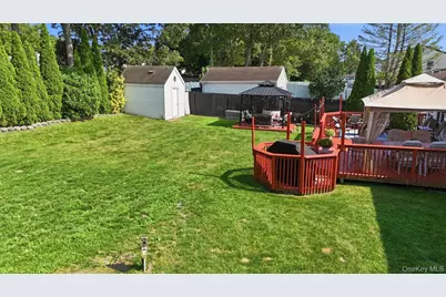 101 Gainsborough Road, Holbrook, NY 11741 - Photo 43