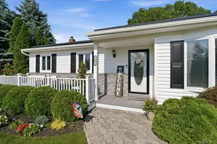 101 Gainsborough Rd, Holbrook, NY 11741 - Photo 3