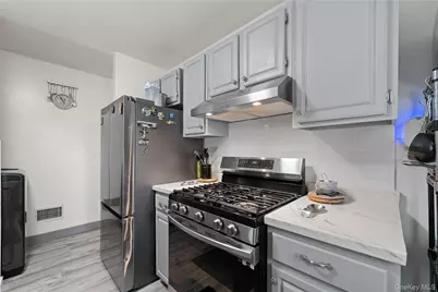 288 Cypress Avenue, Bronx, NY 10454 - Photo 11