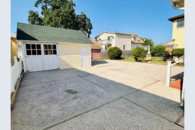 1424 Kiefer Avenue, Elmont, NY 11003 - Photo 13