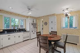 8 Ritchey Pl, White Plains, NY 10605 - Photo 9