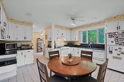 8 Ritchey Place, White Plains, NY 10605 - Photo 11