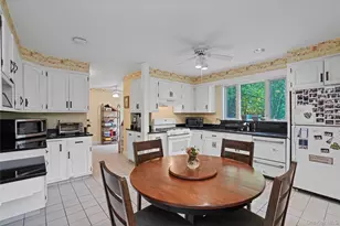 8 Ritchey Pl, White Plains, NY 10605 - Photo 11