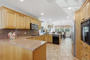 104 Lincoln Blvd, Hauppauge, NY 11788 - Photo 5